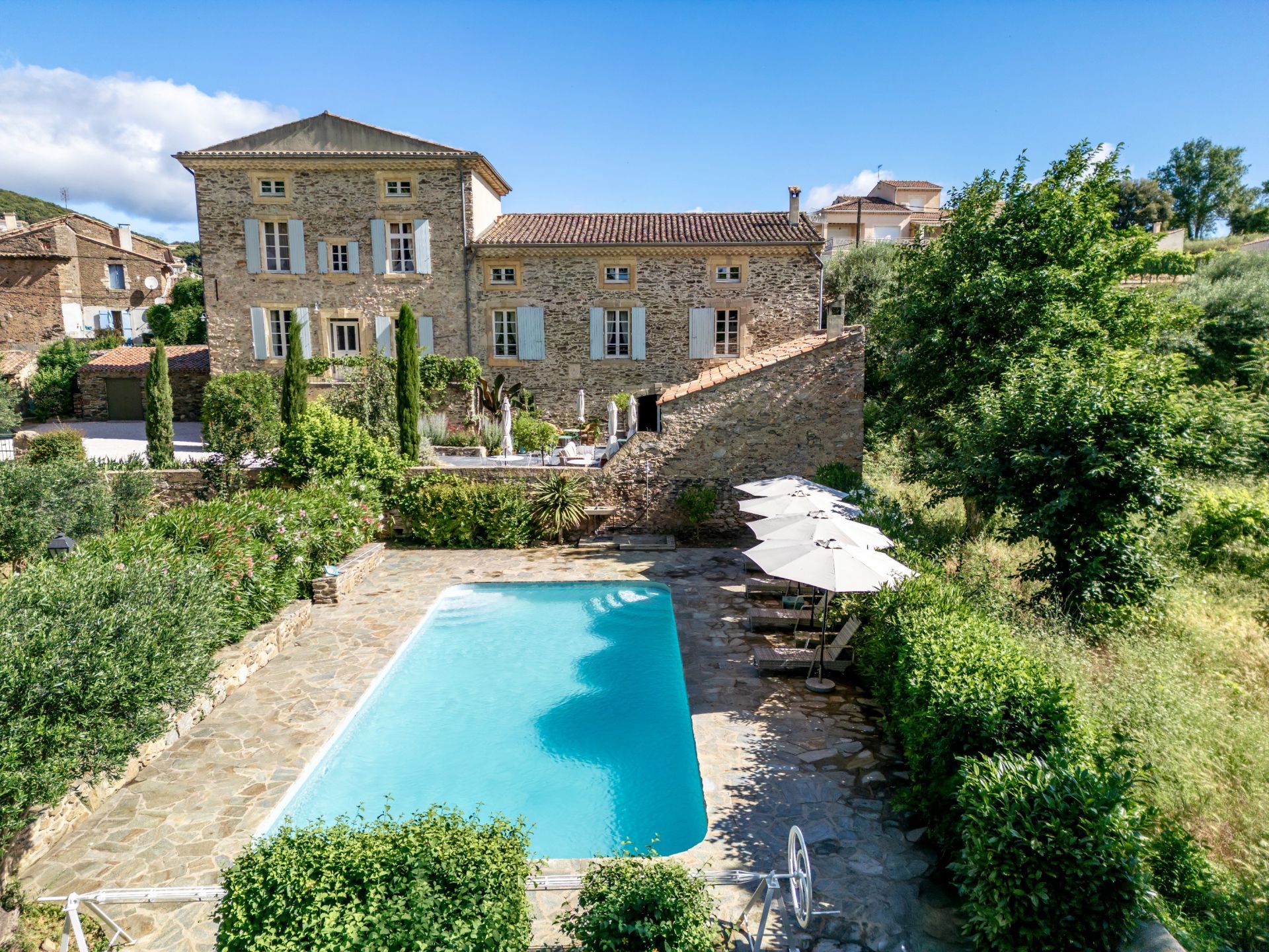 propriété 13 Pièces en vente sur FAUGERES (34600)