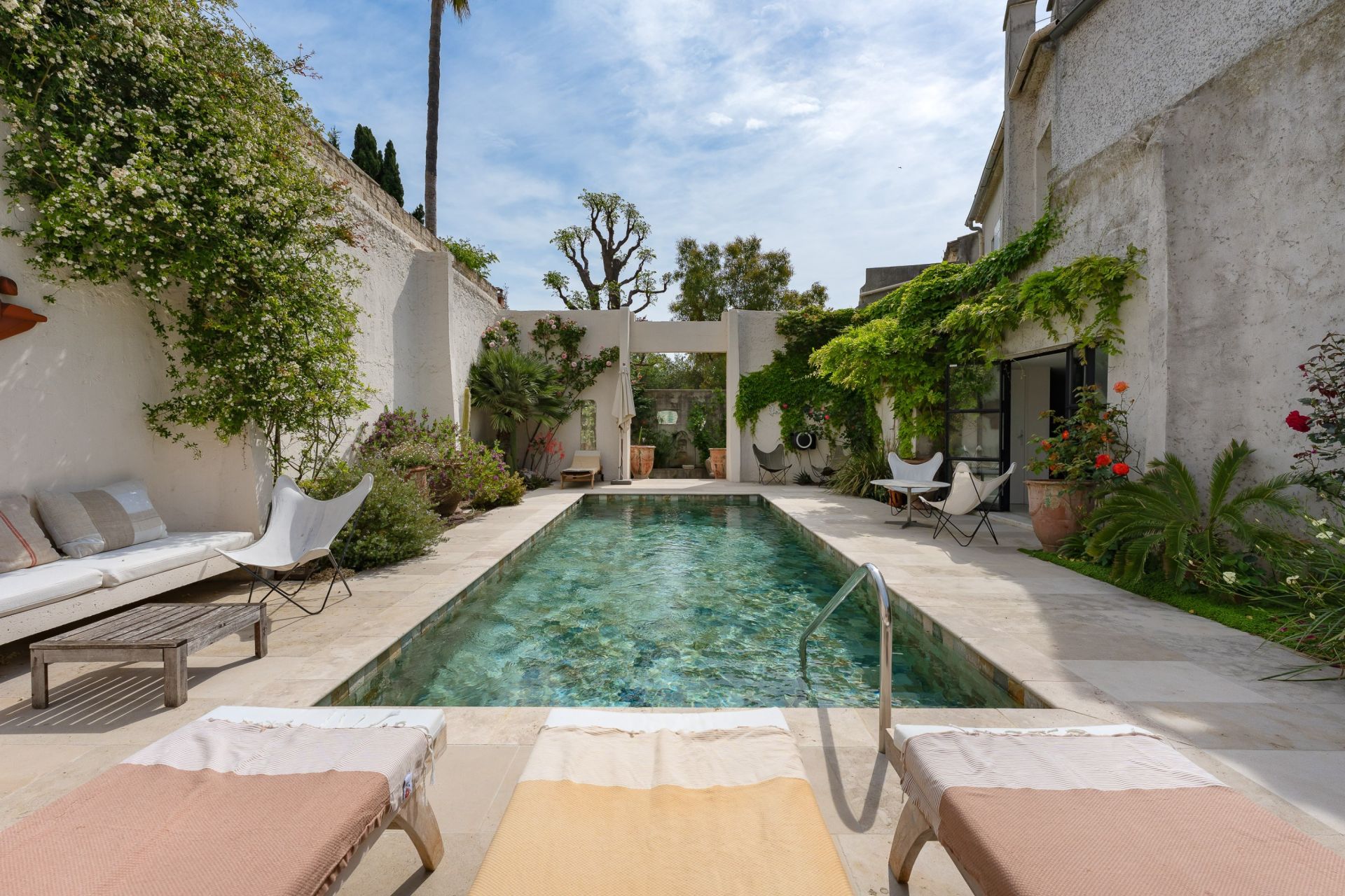 house 9 Rooms for sale on AIGUES MORTES (30220)
