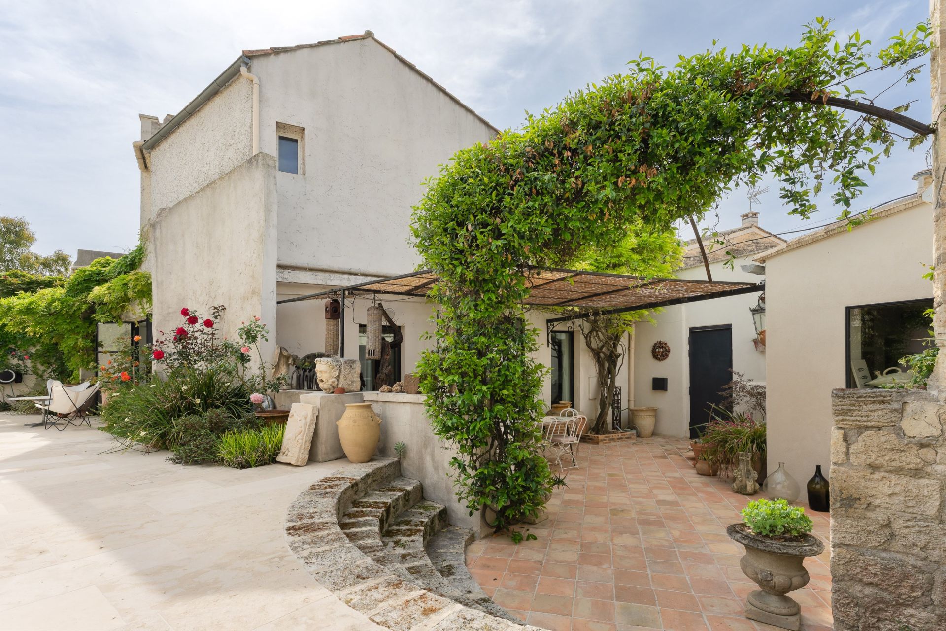 house 9 Rooms for sale on AIGUES MORTES (30220)