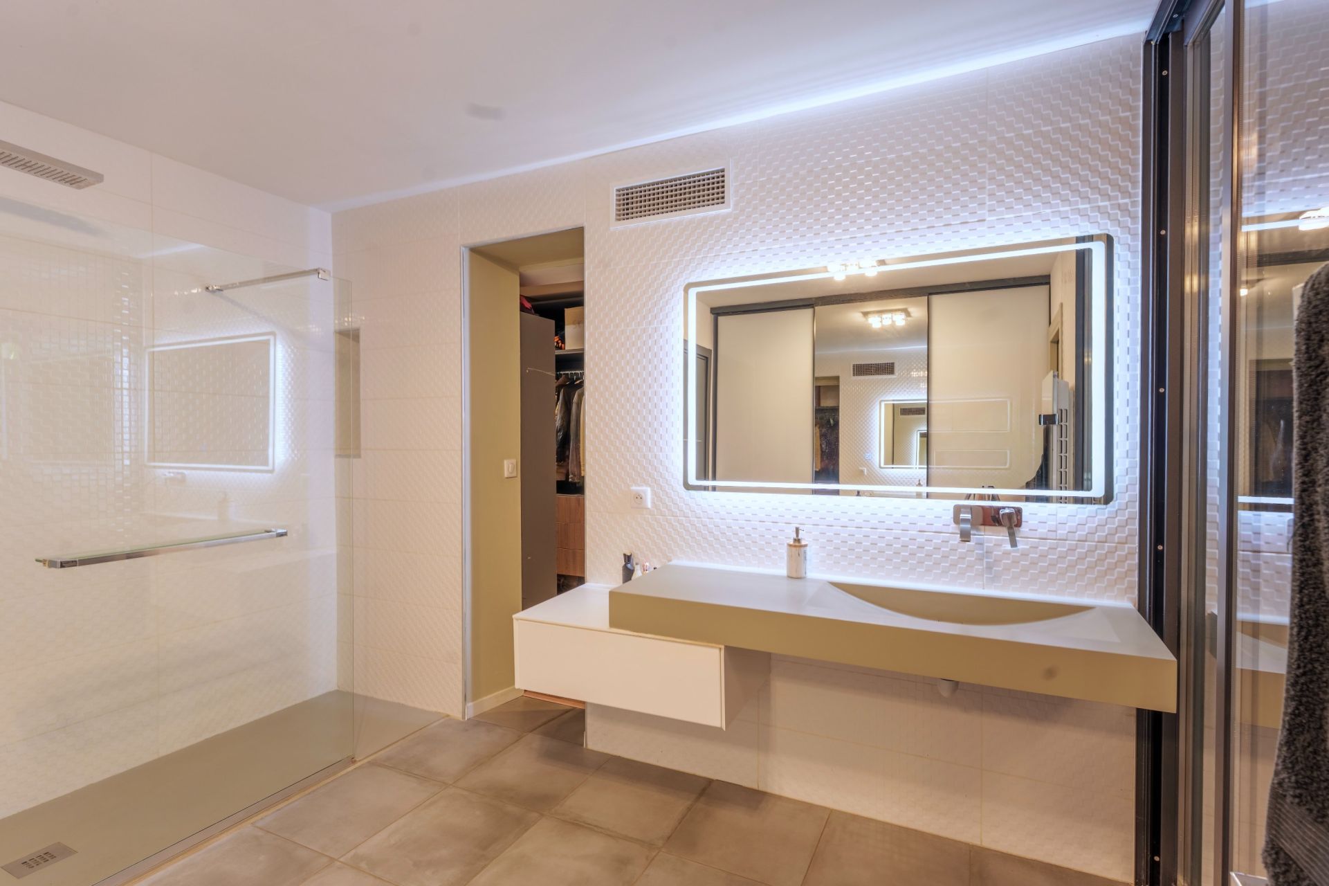house 7 Rooms for sale on SETE (34200)