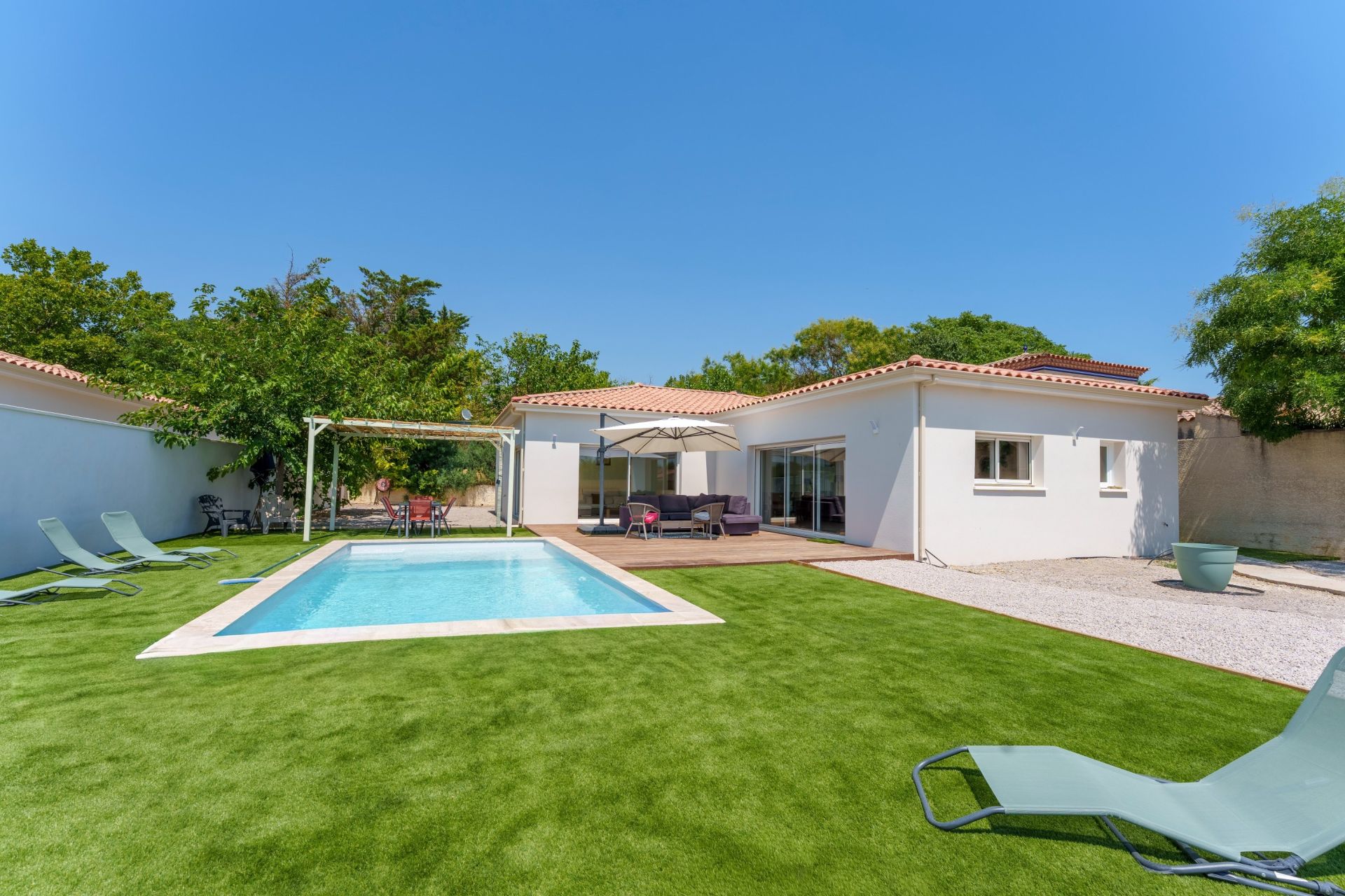 house 6 Rooms for sale on VIC LA GARDIOLE (34110)