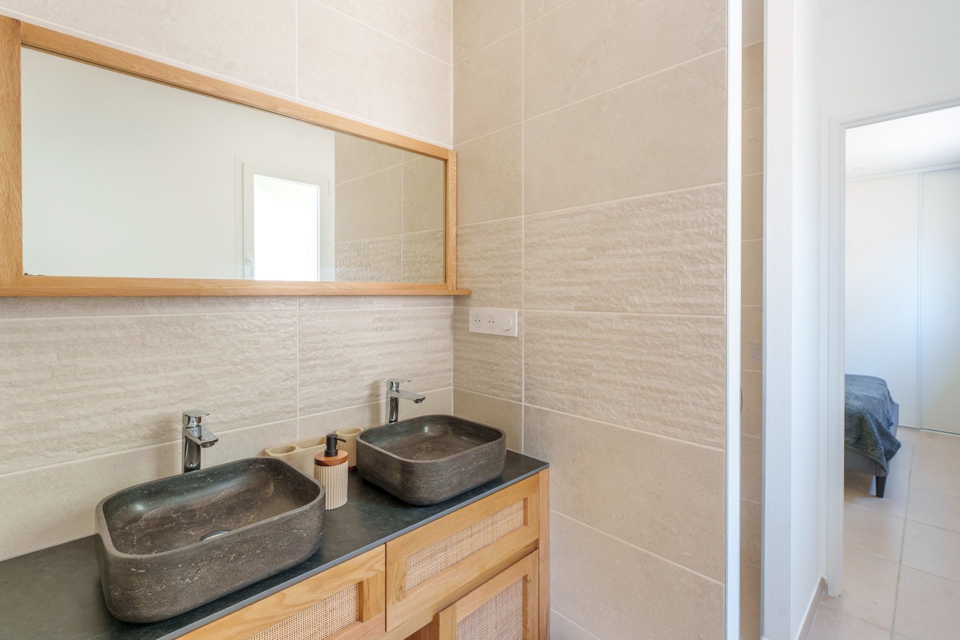 house 6 Rooms for sale on VIC LA GARDIOLE (34110)