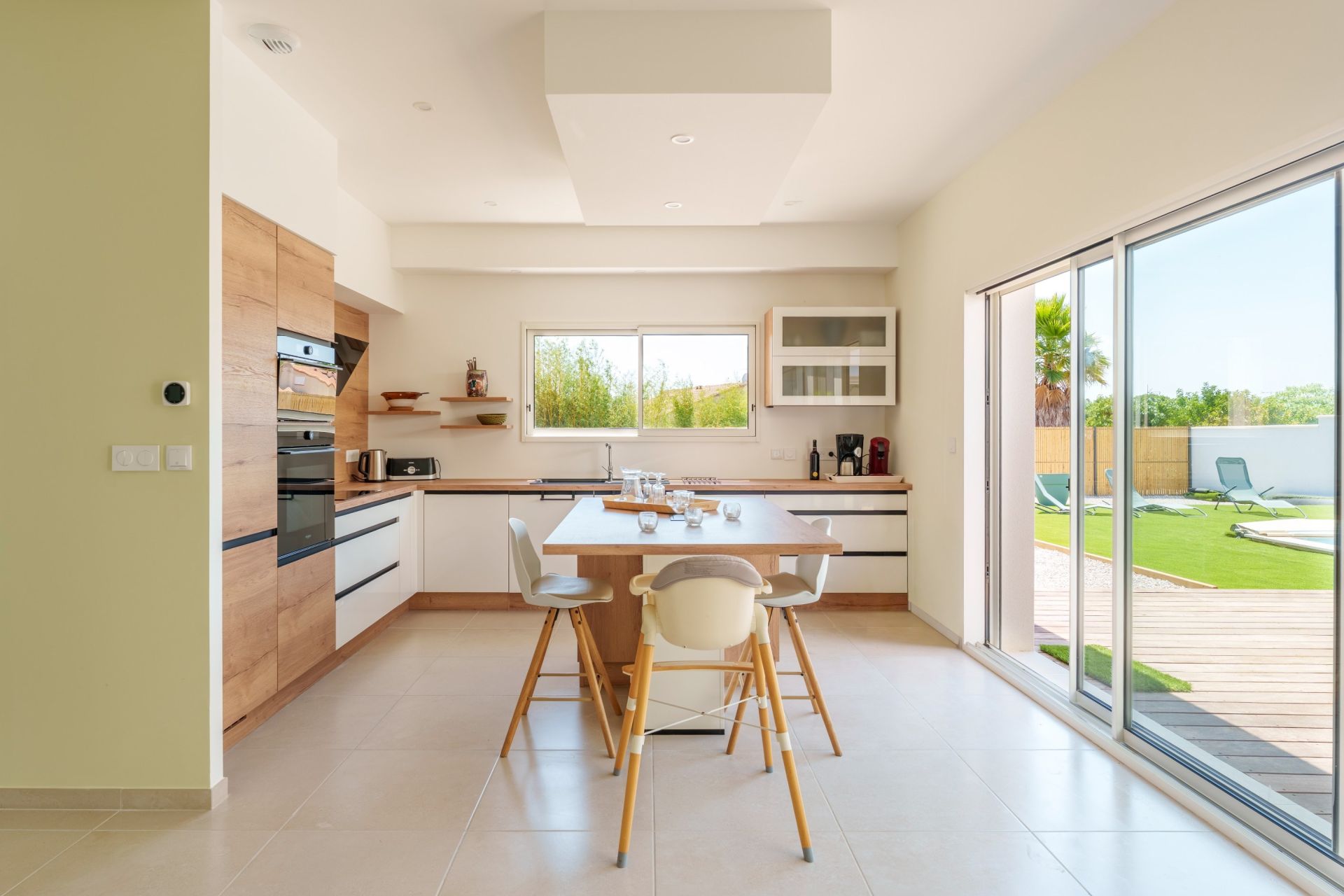 house 6 Rooms for sale on VIC LA GARDIOLE (34110)