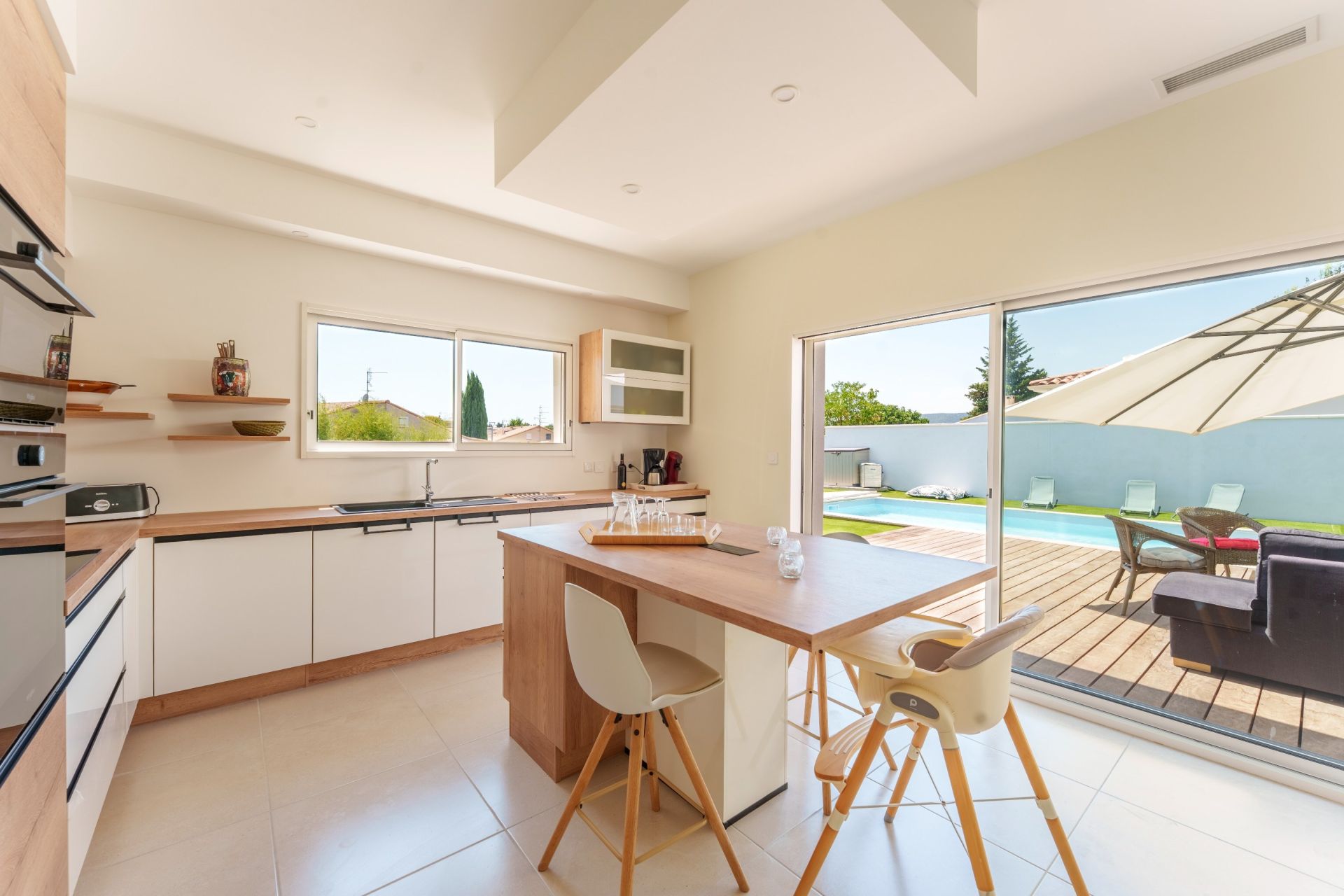 house 6 Rooms for sale on VIC LA GARDIOLE (34110)