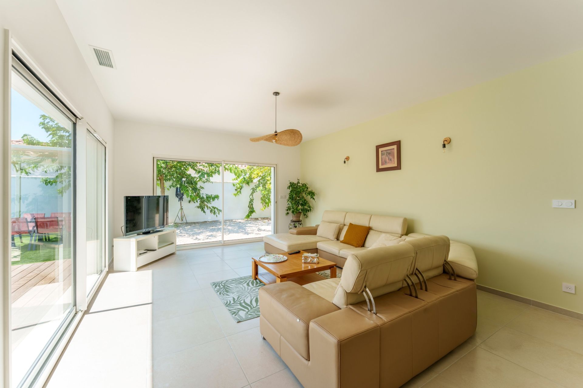 house 6 Rooms for sale on VIC LA GARDIOLE (34110)