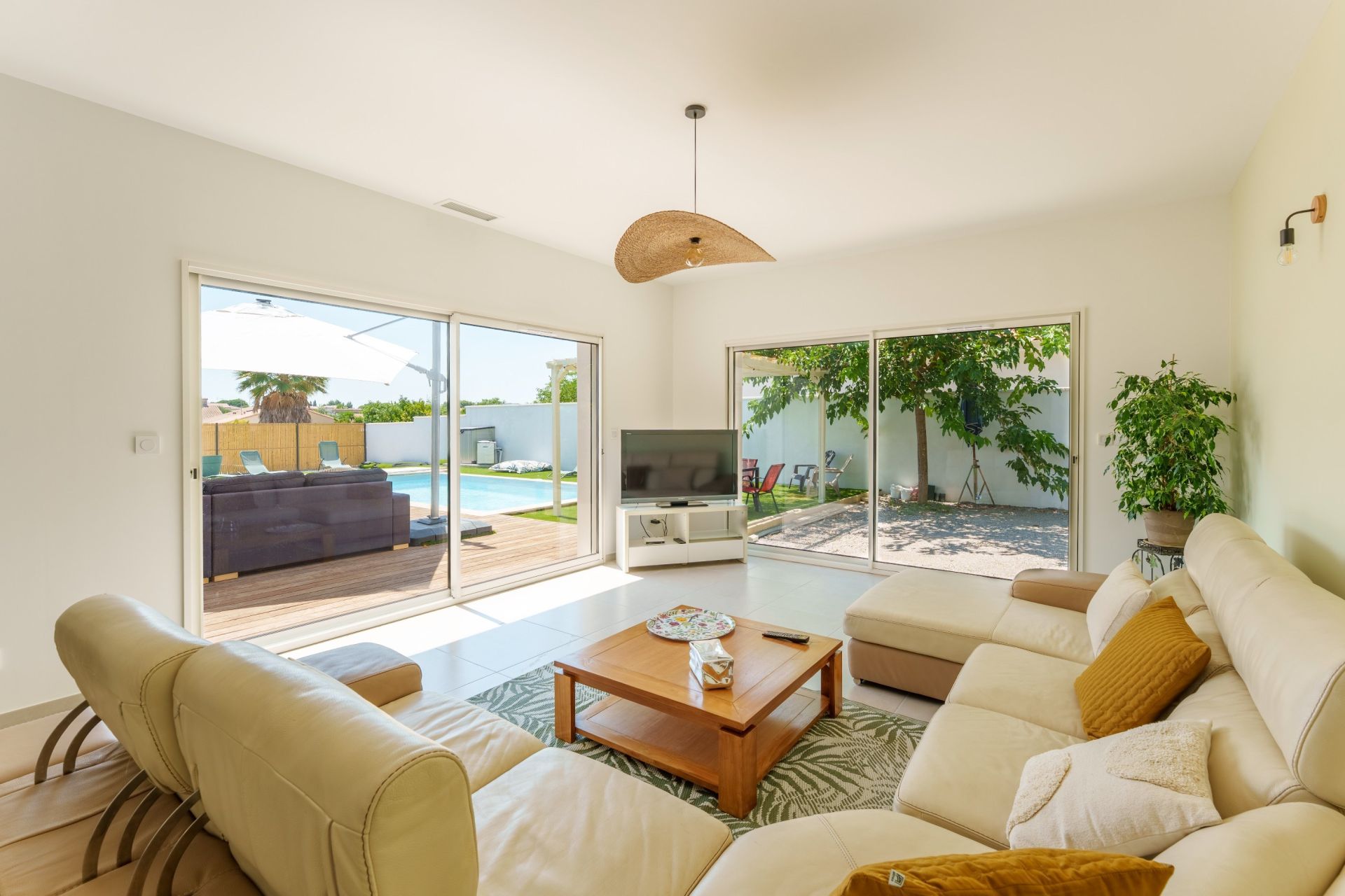 house 6 Rooms for sale on VIC LA GARDIOLE (34110)