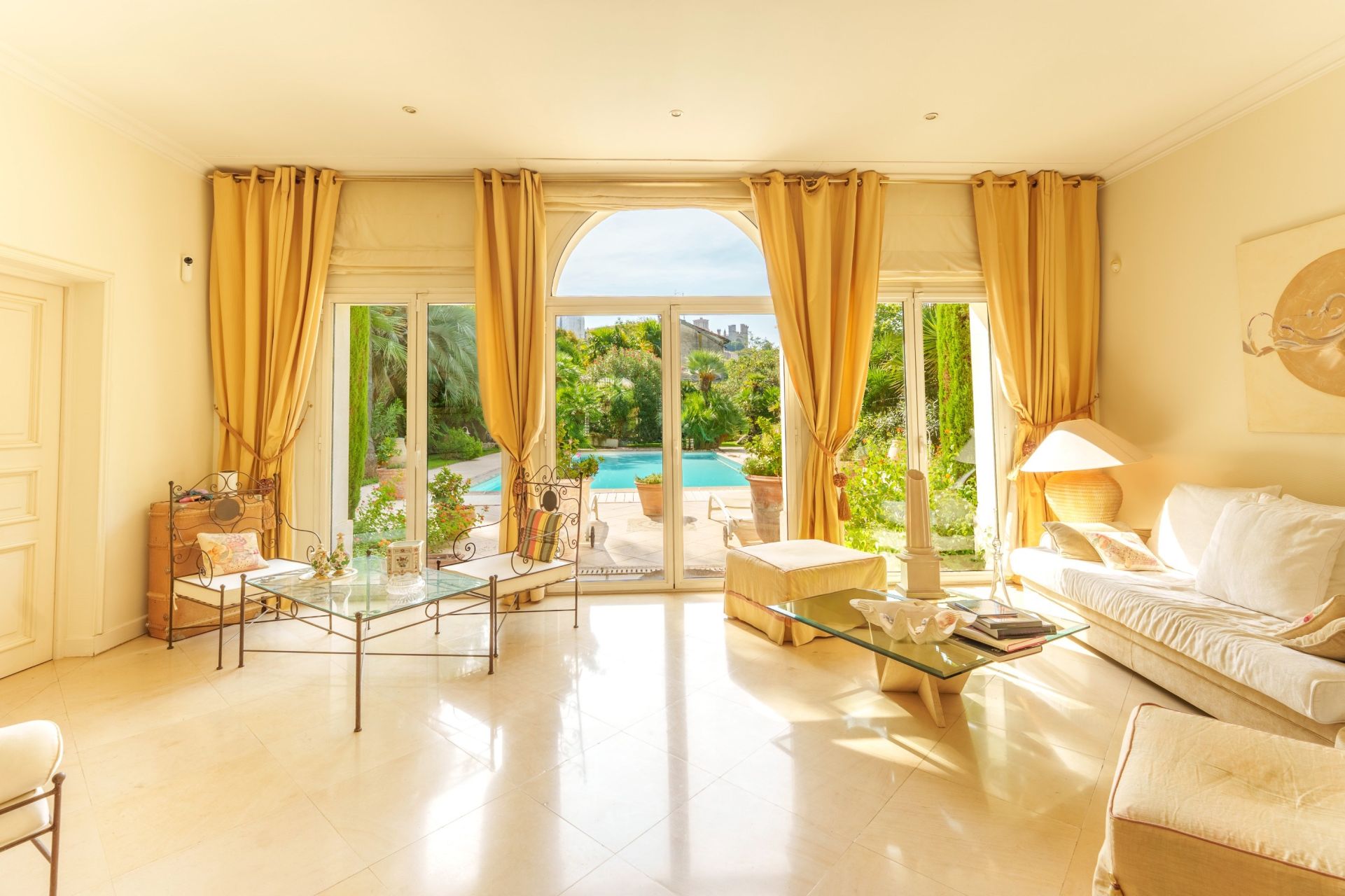 house 12 Rooms for sale on BEZIERS (34500)
