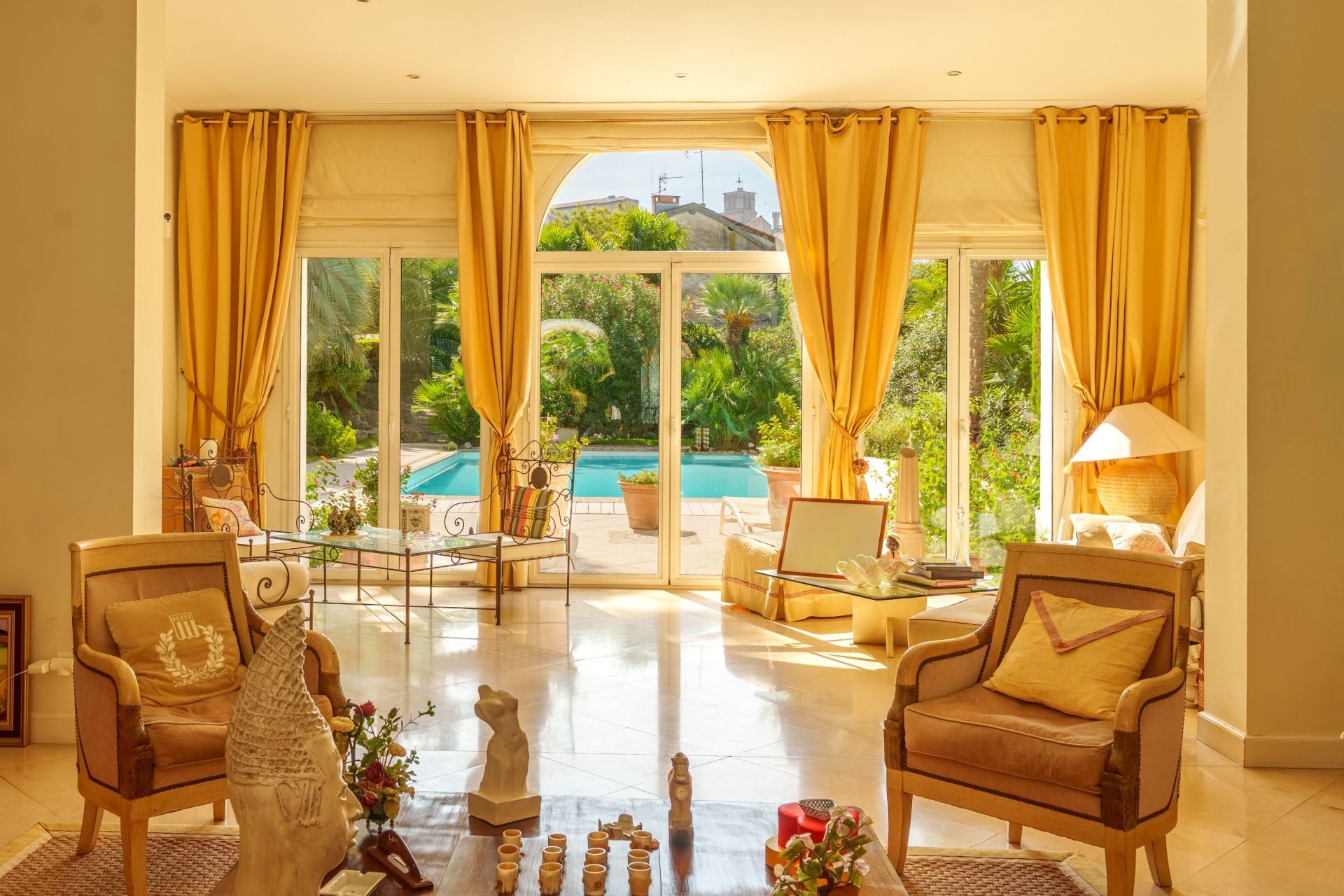 house 12 Rooms for sale on BEZIERS (34500)