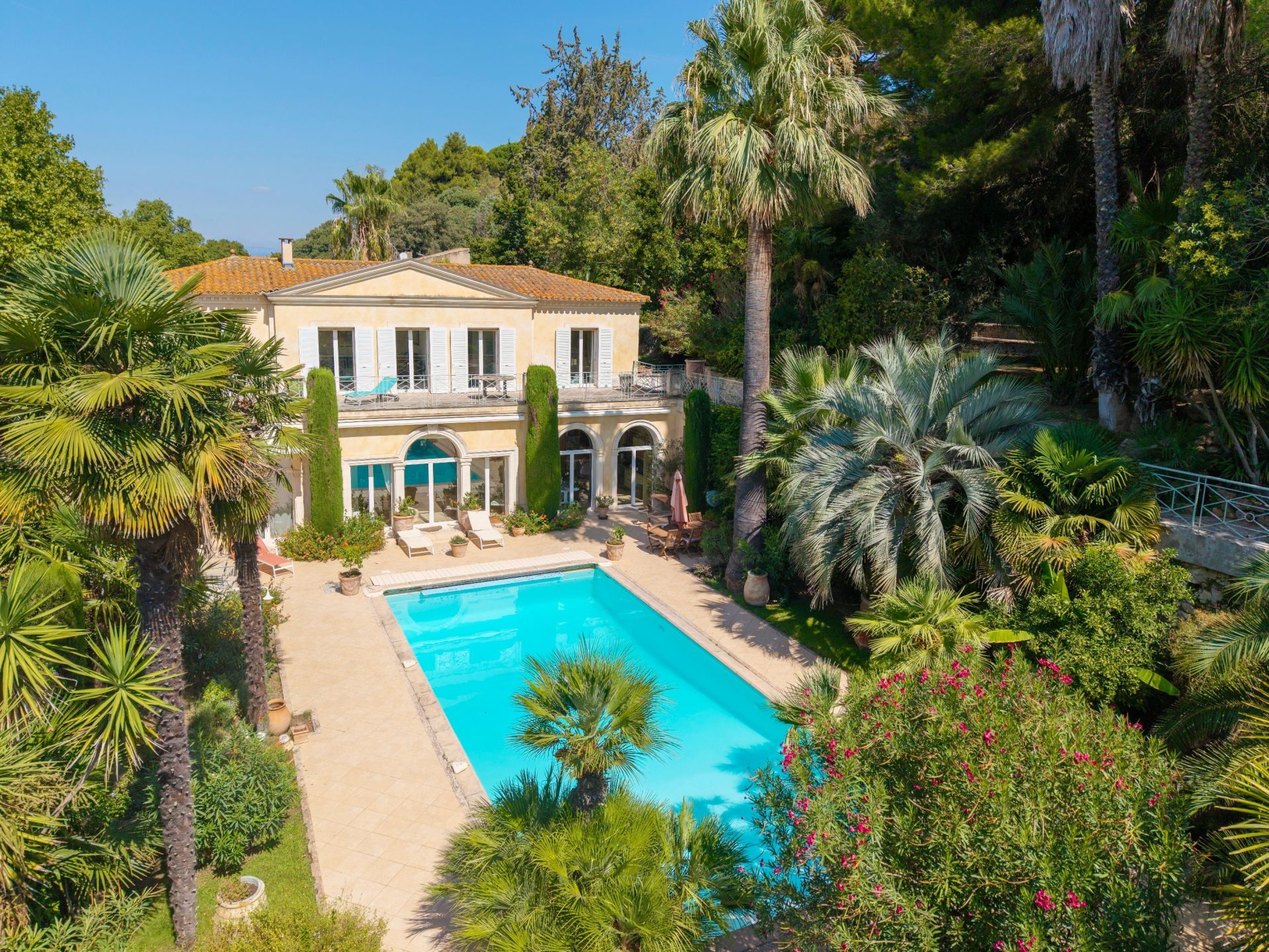 house 12 Rooms for sale on BEZIERS (34500)