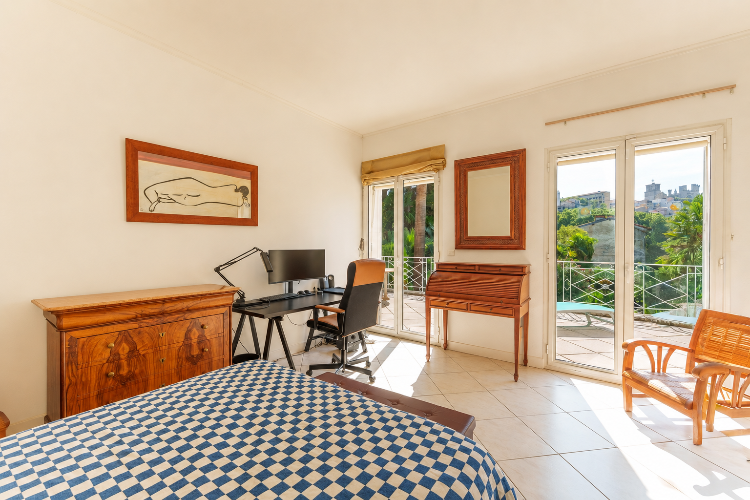 house 12 Rooms for sale on BEZIERS (34500)