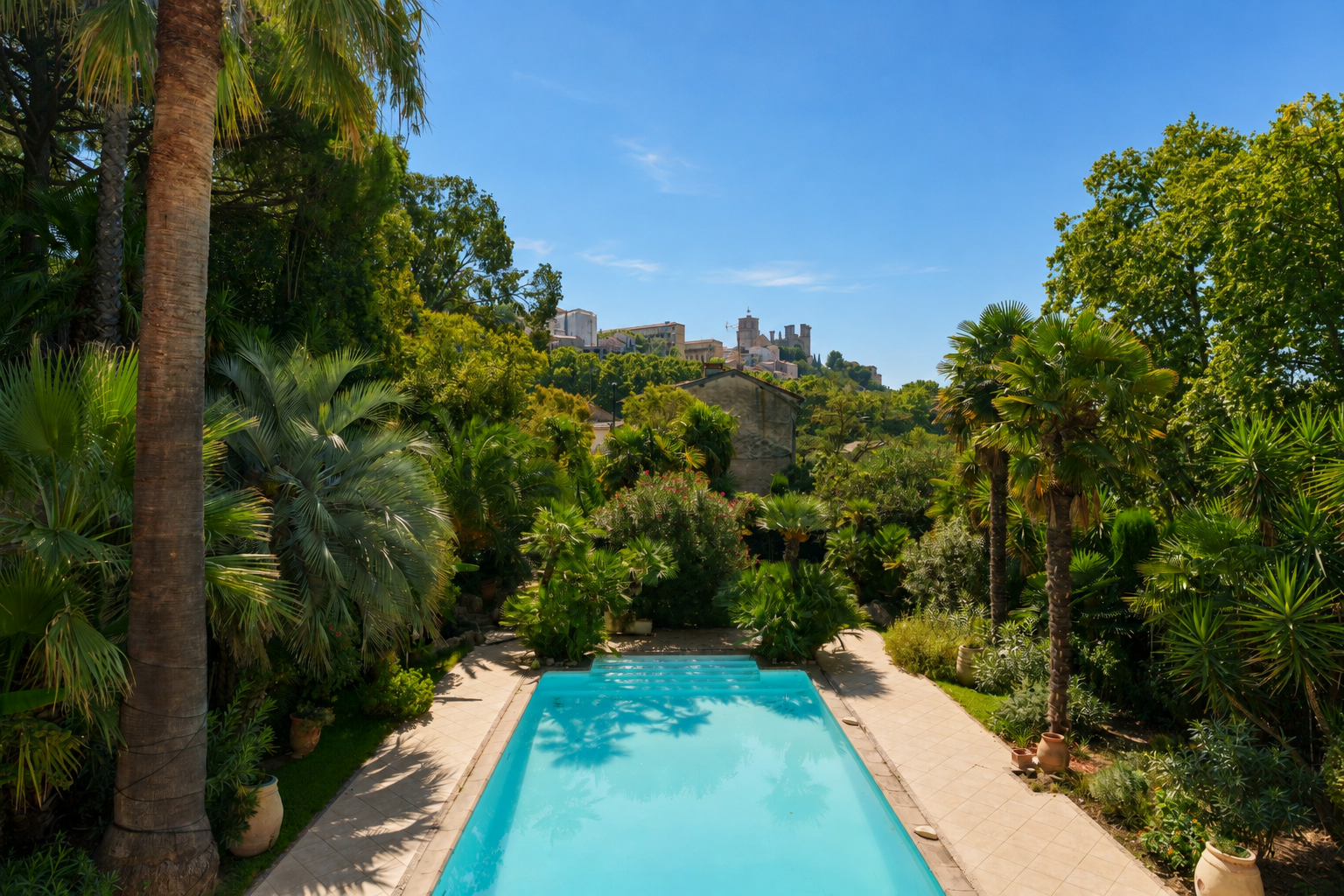 house 12 Rooms for sale on BEZIERS (34500)
