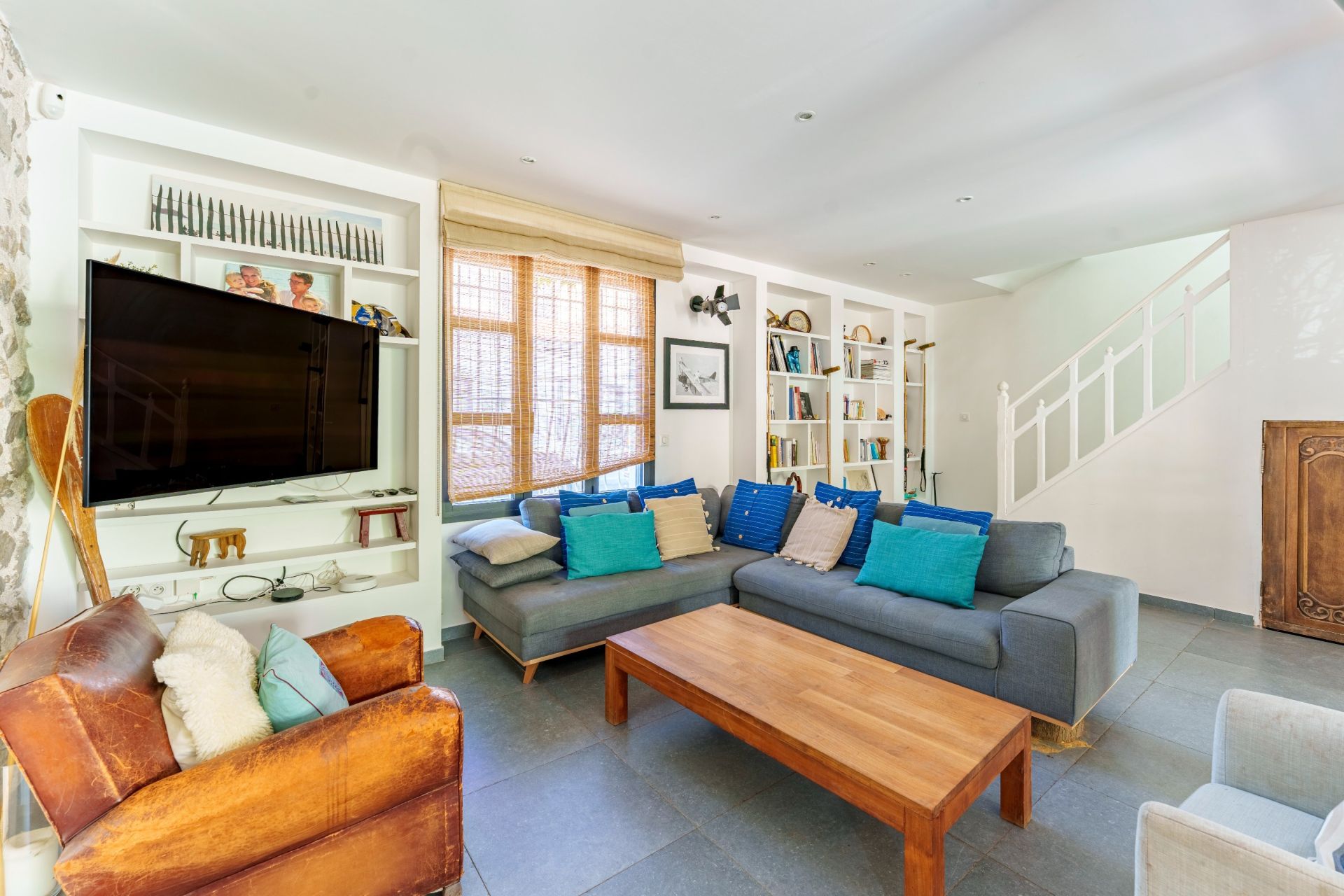 house 6 Rooms for sale on PALAVAS LES FLOTS (34250)