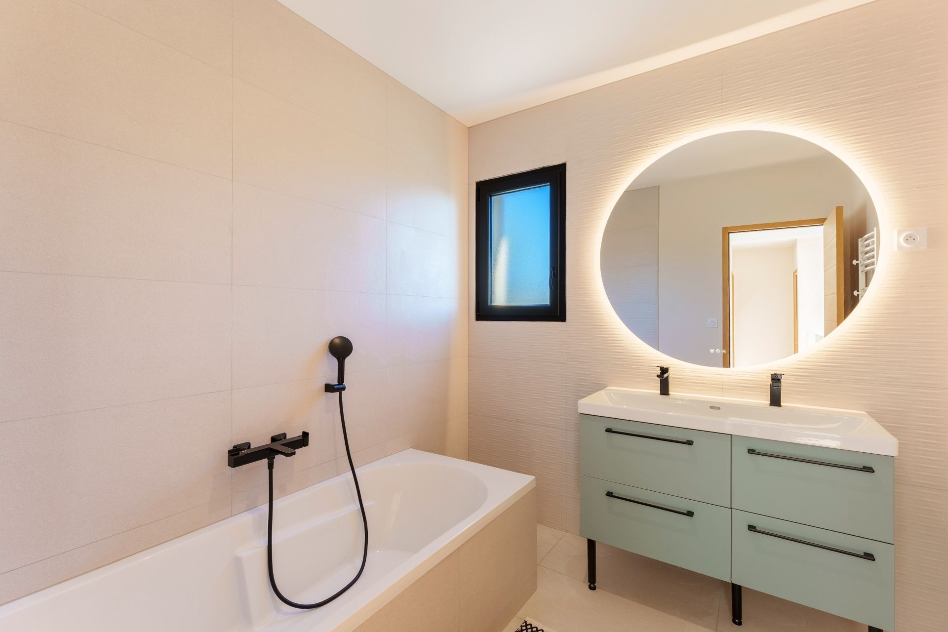 house 5 Rooms for sale on PIGNAN (34570)