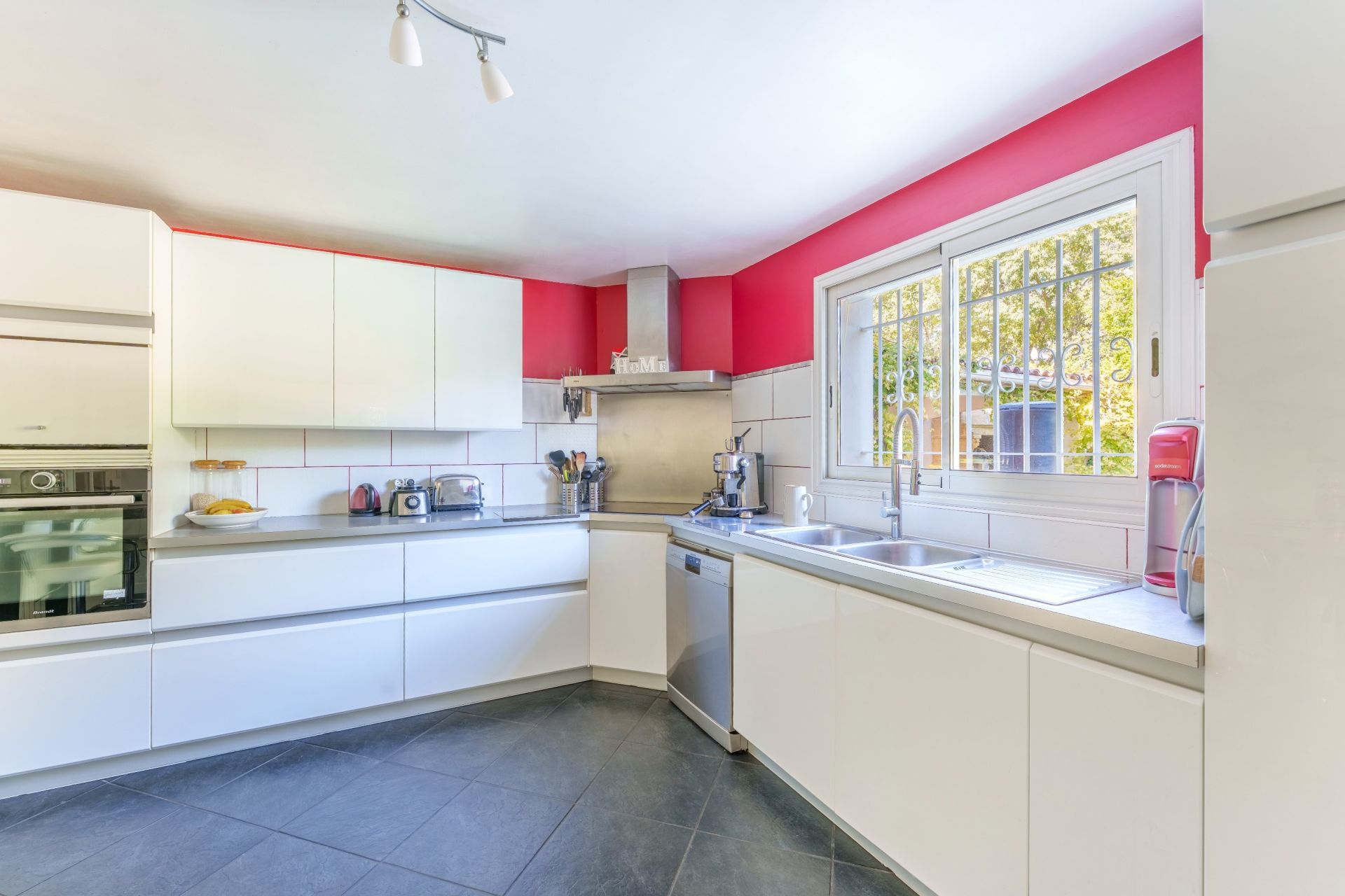 house 6 Rooms for sale on LE CRES (34920)