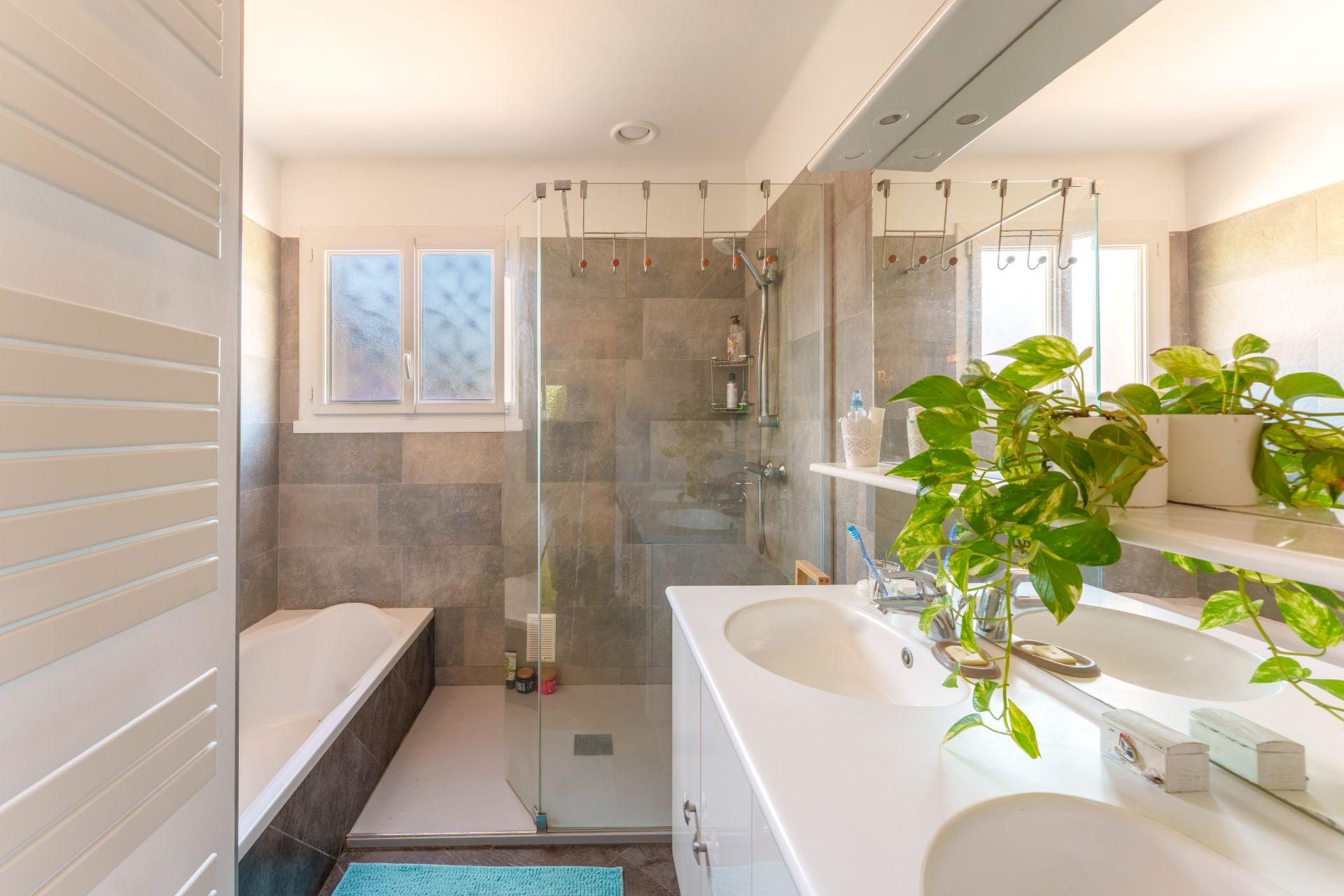 house 6 Rooms for sale on LE CRES (34920)